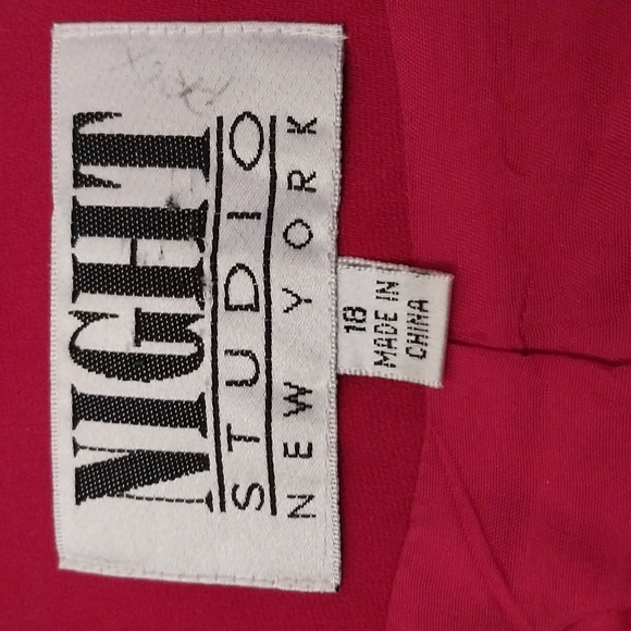 Red two-piece suit - Picture 2 of 5